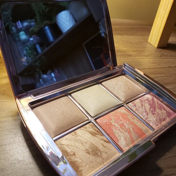 Hourglass Other - Gently Swatched Hourglass Ambient Lighting Edit 4